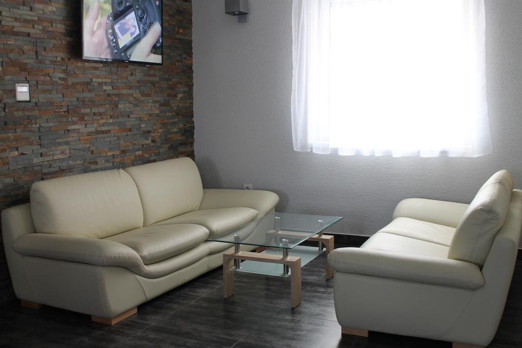Penzion Bowten Secovce Bagian luar foto